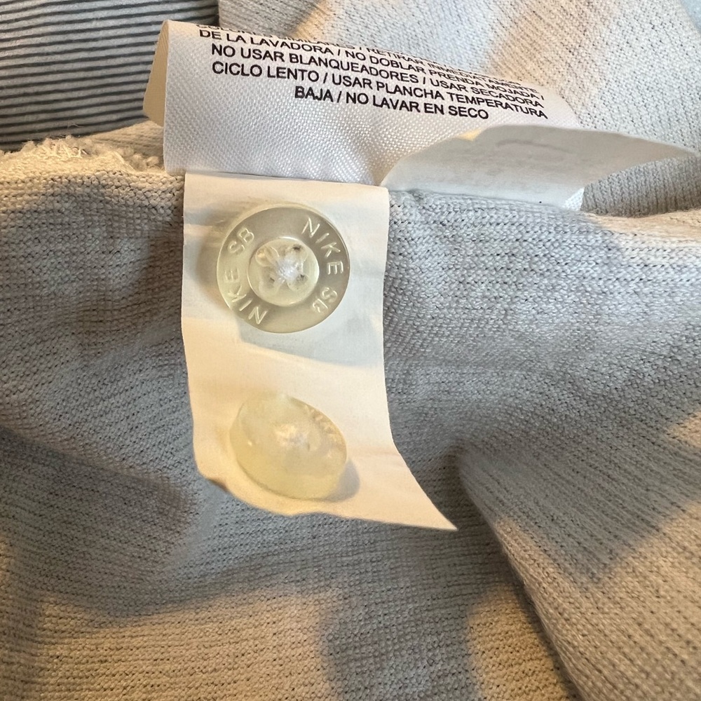 Nike SB Holgate Paid Woven Long Sleeve Button‎ Down Flannel Style Striped Shirt - Picture 5 of 5